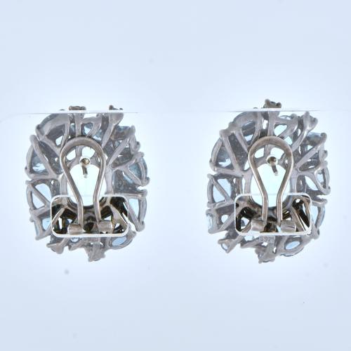 Pendientes rosetón con topacios azules.