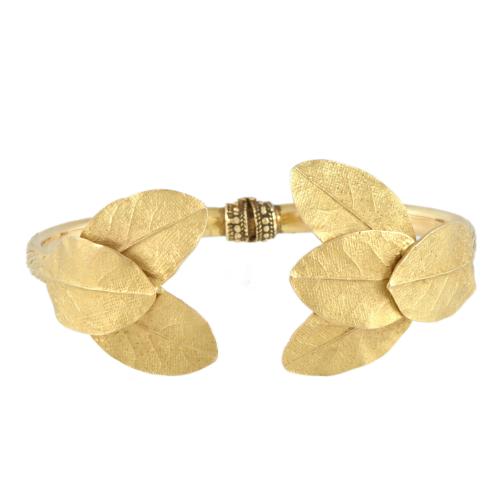 Pulsera semi rígida en forma floral.