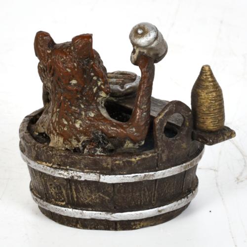 SIGUIENDO MODELOS DE FRANZ BERGMAN, figura de zorro en bañe