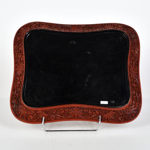 ESCUELA CHINA, SIGLO XX. Bandeja portadora