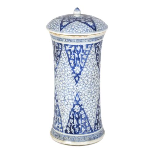 ESCUELA CHINA, SIGLO XVIII. Recipiente para té, estilo Kangxi