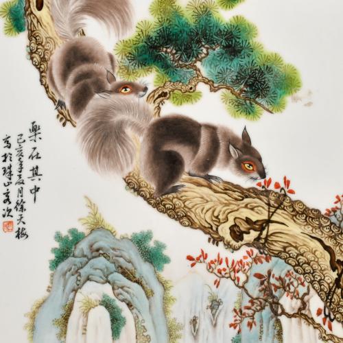 ESCUELA CHINA, SIGLO XX. Pareja de placas de esmalte