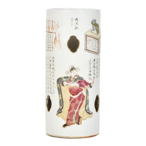 ESCUELA CHINA, SIGLO XIX. Bote para sombreros