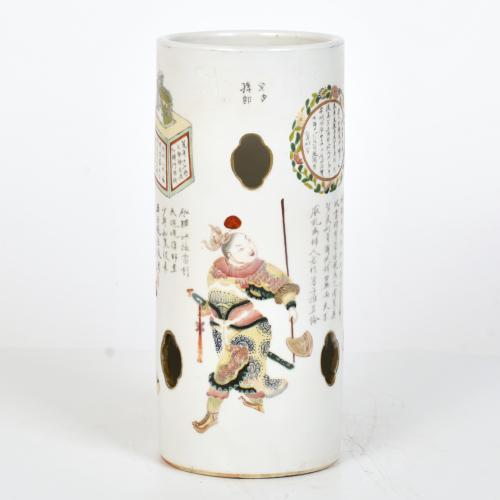 ESCUELA CHINA, SIGLO XIX. Bote para sombreros