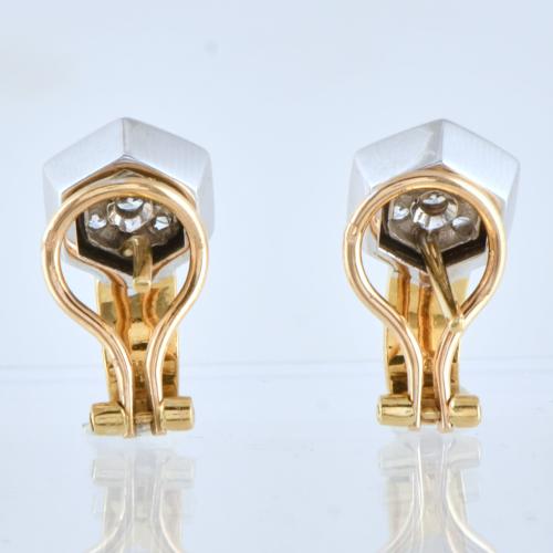 Pendientes en forma hexagonal con diamantes.