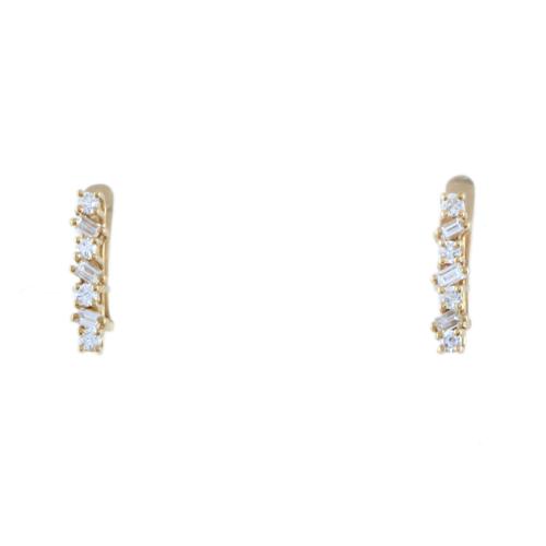 Pendientes largos con diamantes.