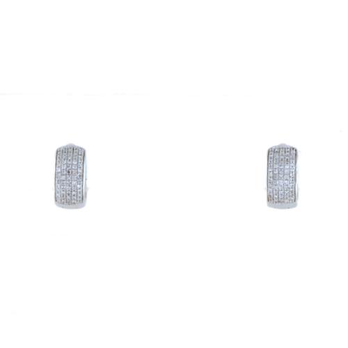 Pendientes aretes con diamantes.