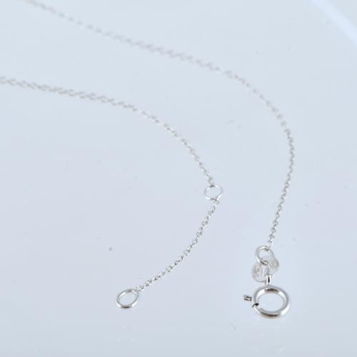 Collar con colgante de topacio verde con rosetón de circoni