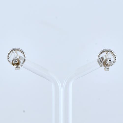 Pendientes en forma del símbolo de la paz con diamantes.