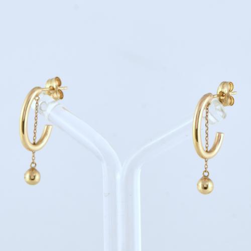 Pendientes aretes con cadeneta.
