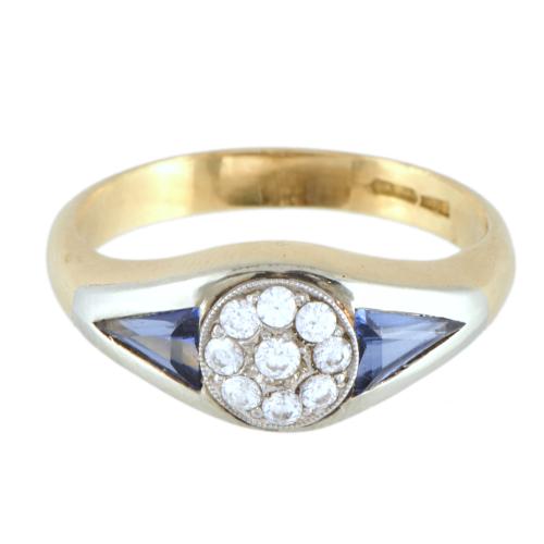 Anillo con rosetón de diamantes y zafiros.