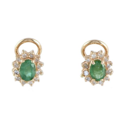 Pendientes con esmeraldas y rosetón de diamantes.
