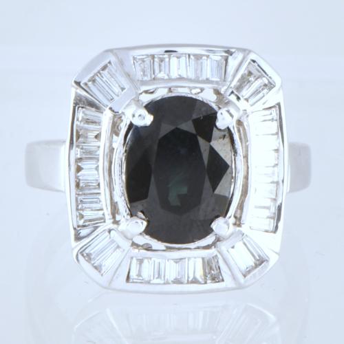 Anillo art déco con zafiro bicolor y rosetón de diamantes.