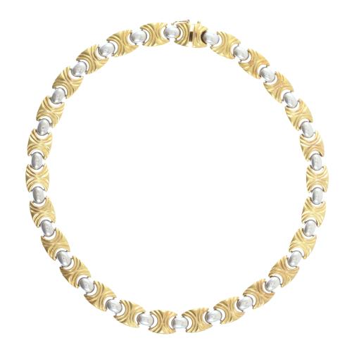 Gargantilla ancha semirígida.