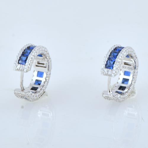Pendientes aretes con cuarzo azul y circonitas.