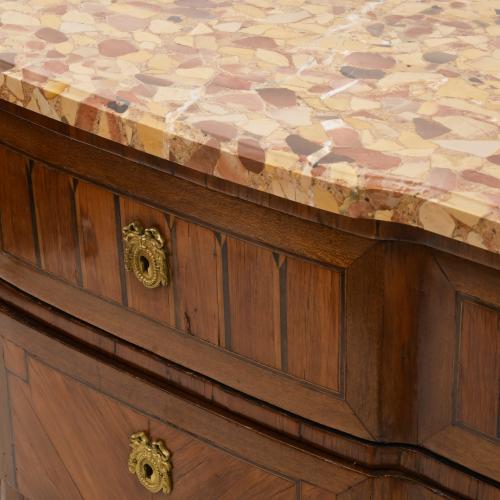 Cómoda francesa Transición, segunda mitad siglo XVIII