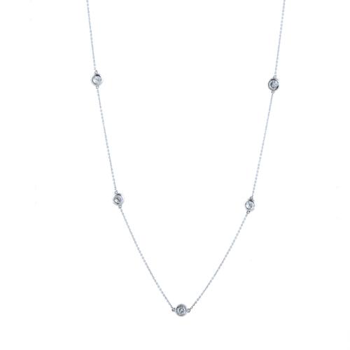 Gargantilla con cadena de eslabones y chatones de diamantes.