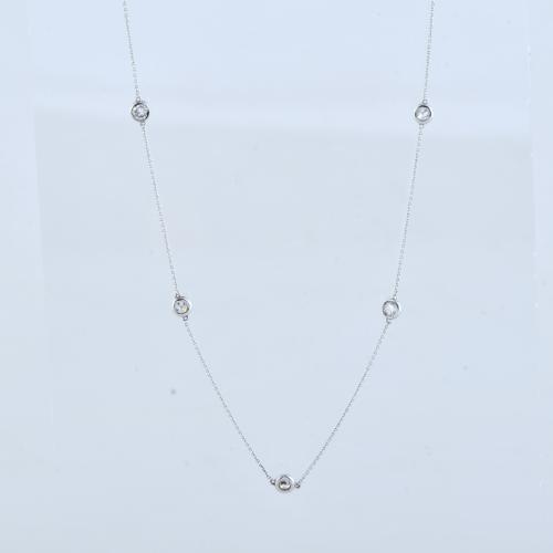 Gargantilla con cadena de eslabones y chatones de diamantes.