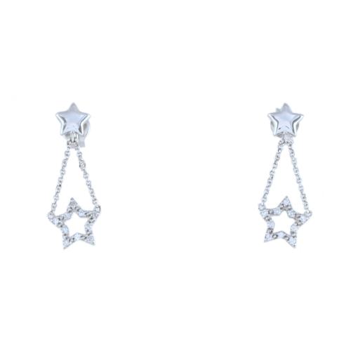 Pendientes en forma de estrellas y estrellas colgantes con diamantes.