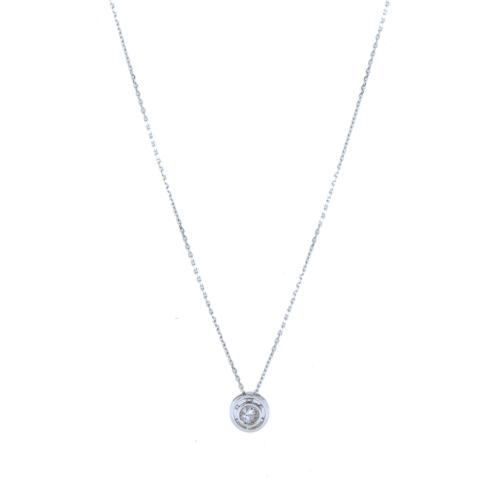 Collar con colgante con chatón de diamante.