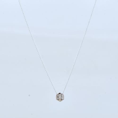 Collar con colgante de rosetón de diamantes.