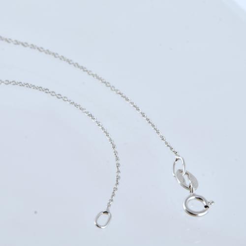 Collar con colgante de rosetón de diamantes.