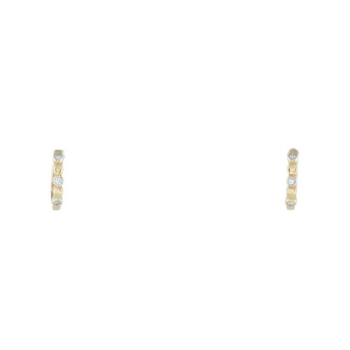 Pendientes aretes con diamantes.