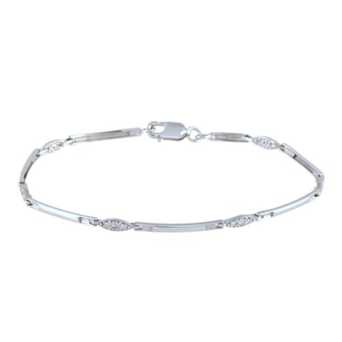 Pulsera semi rígida con diamantes.