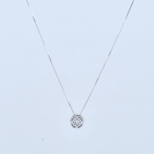 Collar con colgante con rosetón de diamantes.