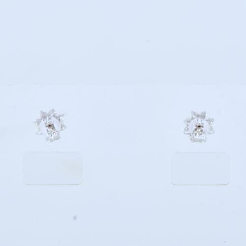 Pendientes en forma de flor rosetón de diamantes.