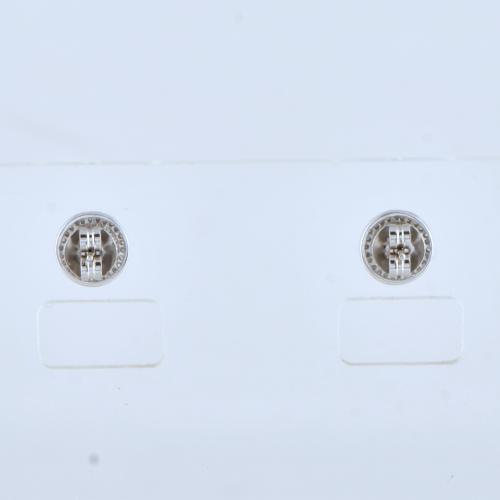 Pendientes con pavé de diamantes.