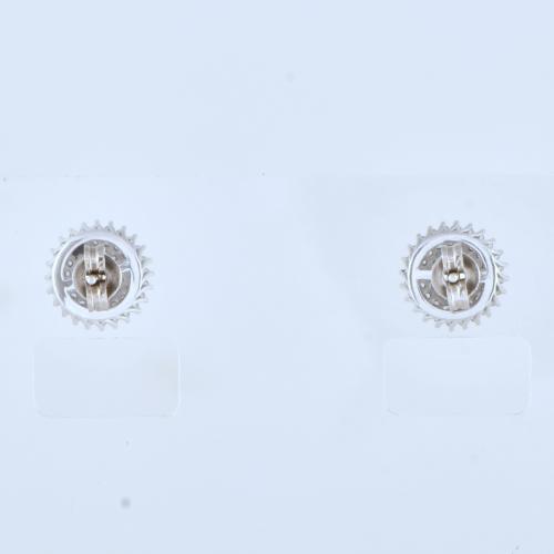 Pendientes con rosetón en pavé de diamantes.