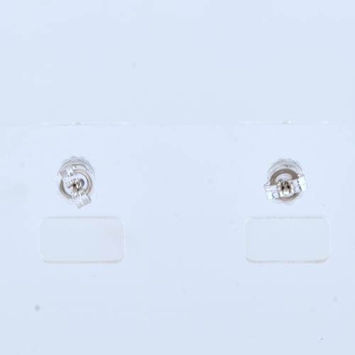 Pendientes con rosetón de diamantes.