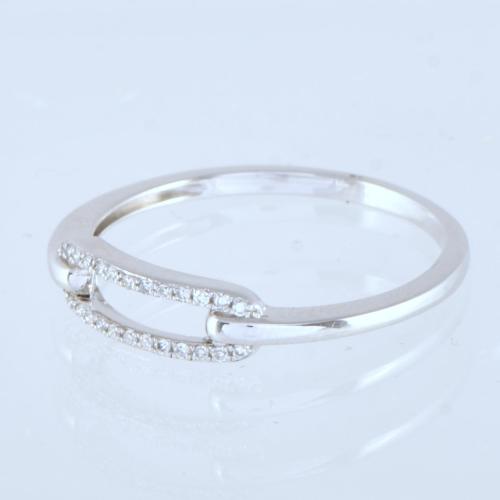 Sortija con doble carril de diamantes.