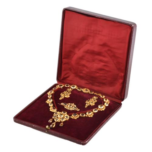 Demi-parure regencia María Cristina – isabelino. Con motivos florales. Circa 1835–1845