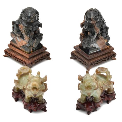 ESCUELA CHINA, SIGLO XX. Lote de dos parejas de perros Pho.