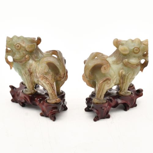 ESCUELA CHINA, SIGLO XX. Lote de dos parejas de perros Pho.