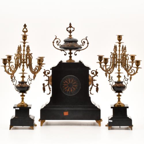 Reloj y candelabros Belle Epoque, circa 1900.