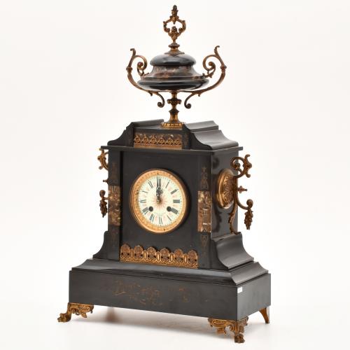 Reloj y candelabros Belle Epoque, circa 1900.