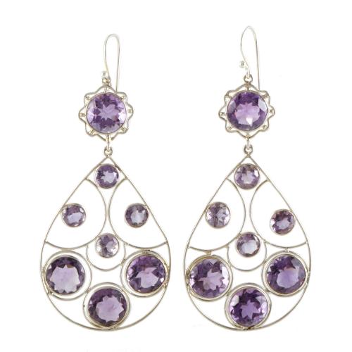 Pendientes estilo modernista con amatistas.