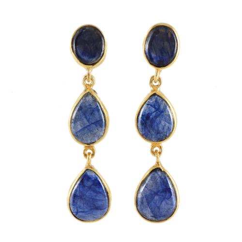 Pendientes largos con zafiro azul.