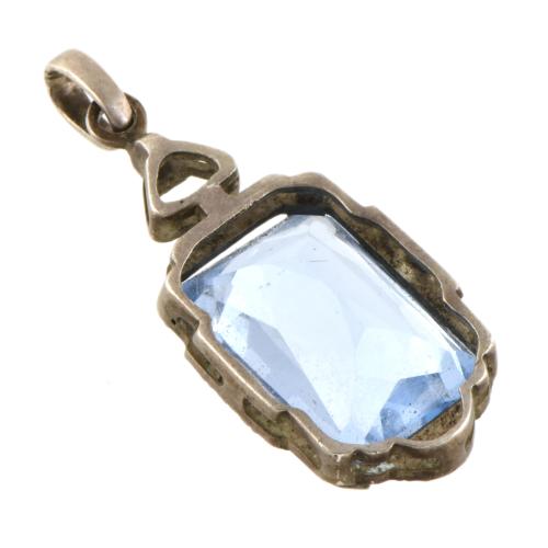 Conjunto de broche anillo y coltgante estilo art déco.