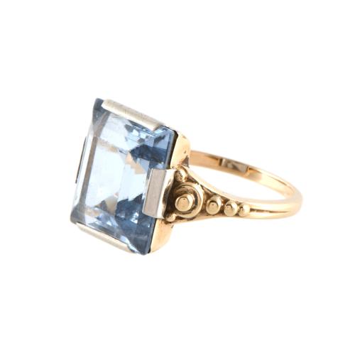 Anillo estilo art déco con aguamarina.