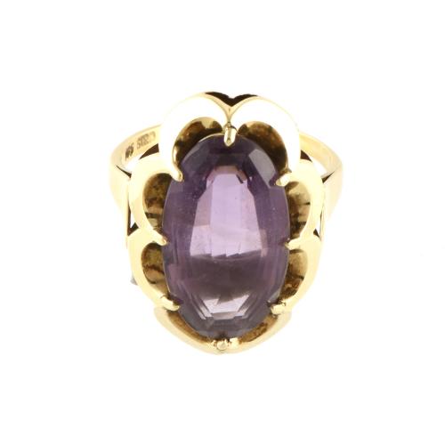 Anillo lanzadera con amatista.