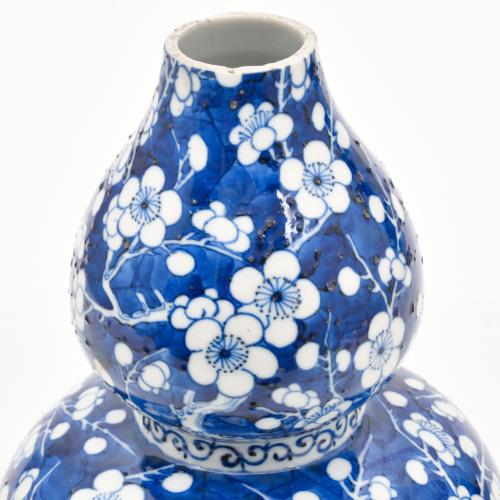 ESCUELA CHINA, SIGLO XIX. Jarrón calabaza, estilo Kangxi.