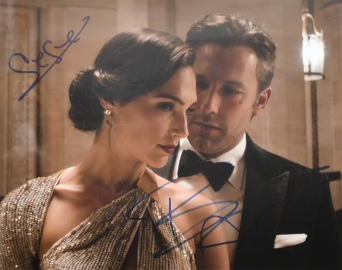 Clay Enos (New York, 1959). Gal Galot y Ben Affleck en la película Batman v Superman: El amanecer de la justicia. 2016.