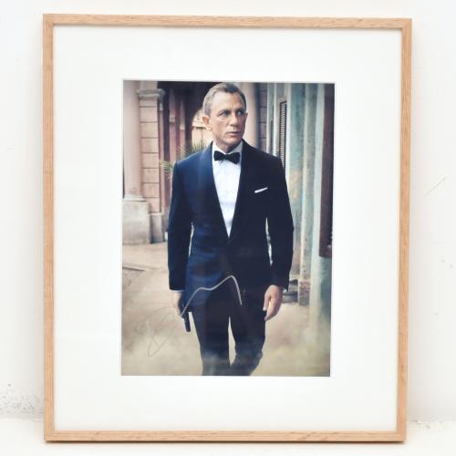 Nicola Dove (New Zealand) James Bond: Sin tiempo para morir