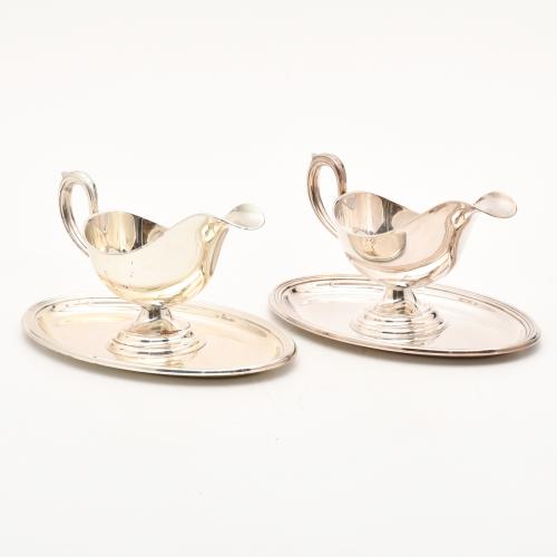 Miscelánia de objetos de sobremesa.