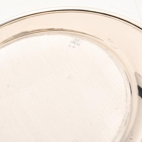 Miscelánia de objetos de sobremesa.