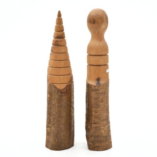 JOSEP GUINOVART (1927-2007). Pareja de bolos en madera tall